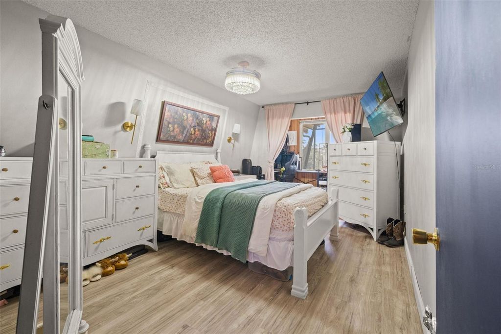 Image 33 of property listing at 6271 COLONY CIRCLE, Weeki Wachee, FL 34607