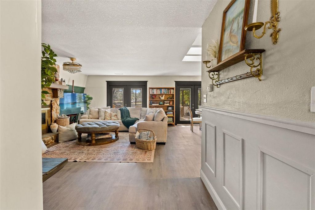 Image 9 of property listing at 6271 COLONY CIRCLE, Weeki Wachee, FL 34607