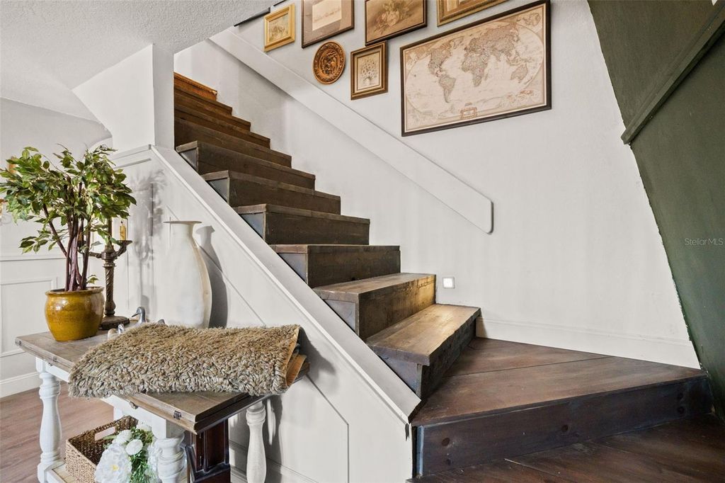 Image 10 of property listing at 6271 COLONY CIRCLE, Weeki Wachee, FL 34607