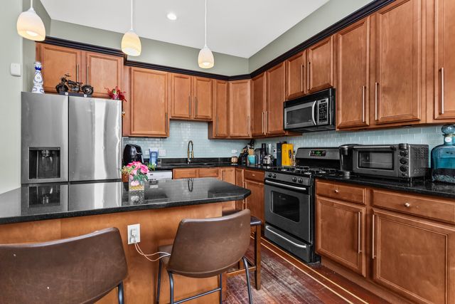 4548 S INDIANA Avenue 1S, Chicago, IL 60653
