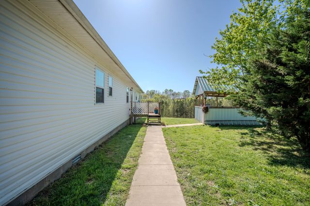 290 Prokesh Rd, Leoma, TN 38468