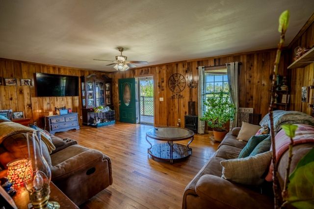 290 Prokesh Rd, Leoma, TN 38468