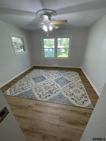 525 N 74th Avenue, Omaha, NE 68114