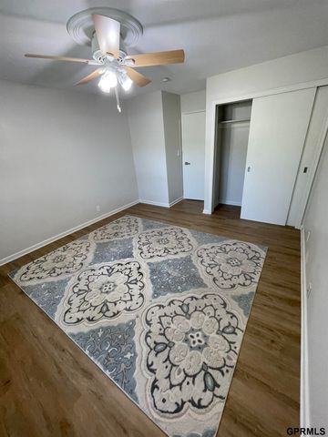 525 N 74th Avenue, Omaha, NE 68114