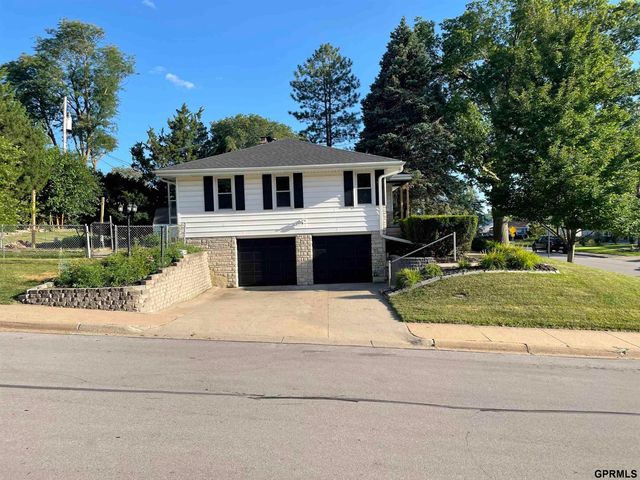 525 N 74th Avenue, Omaha, NE 68114