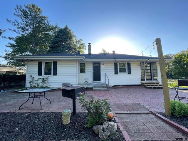 525 N 74th Avenue, Omaha, NE 68114
