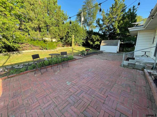525 N 74th Avenue, Omaha, NE 68114
