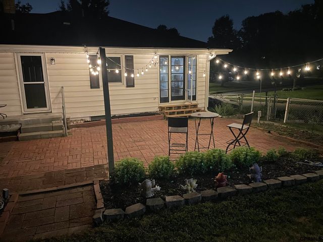 525 N 74th Avenue, Omaha, NE 68114