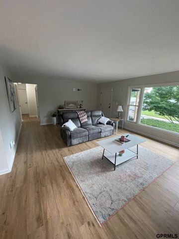 525 N 74th Avenue, Omaha, NE 68114