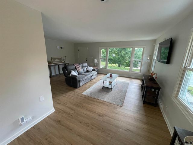 525 N 74th Avenue, Omaha, NE 68114