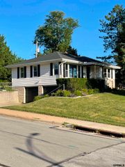 525 N 74th Avenue, Omaha, NE 68114