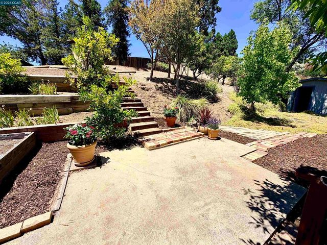 141 Donaleen Ct, Martinez, CA 94553