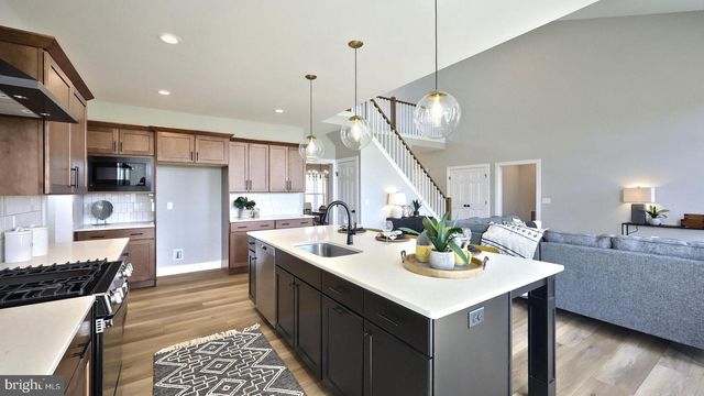 404 MORRIS DR, Mechanicsburg, PA 17055