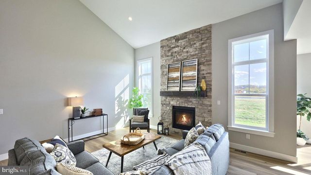 404 MORRIS DR, Mechanicsburg, PA 17055