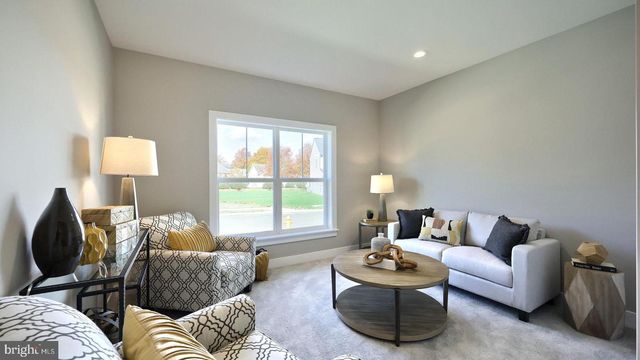 404 MORRIS DR, Mechanicsburg, PA 17055