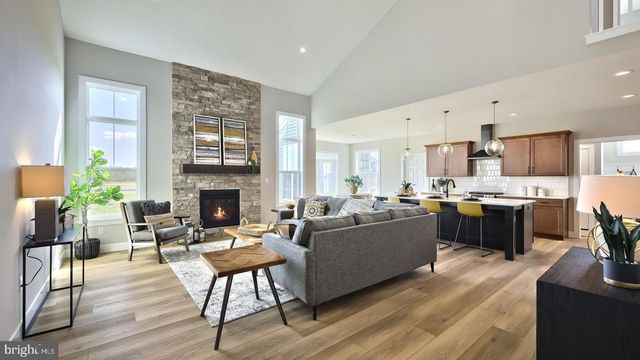 404 MORRIS DR, Mechanicsburg, PA 17055