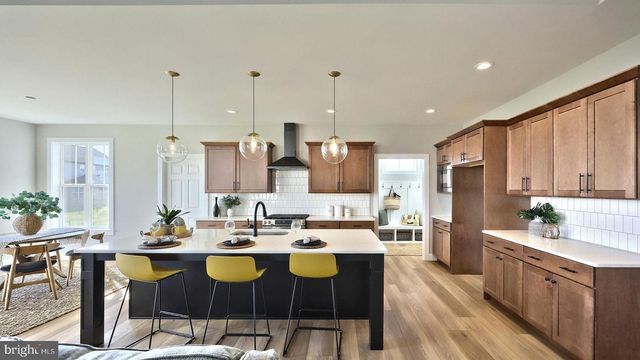 404 MORRIS DR, Mechanicsburg, PA 17055