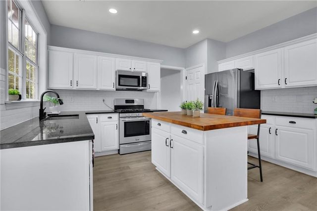 552 Glen Level Circle, Sugar Hill, GA 30518