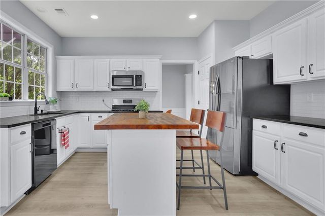 552 Glen Level Circle, Sugar Hill, GA 30518