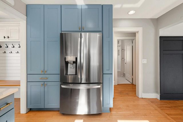 4639 N Larkin STREET, Whitefish Bay, WI 53211