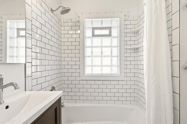 4639 N Larkin STREET, Whitefish Bay, WI 53211