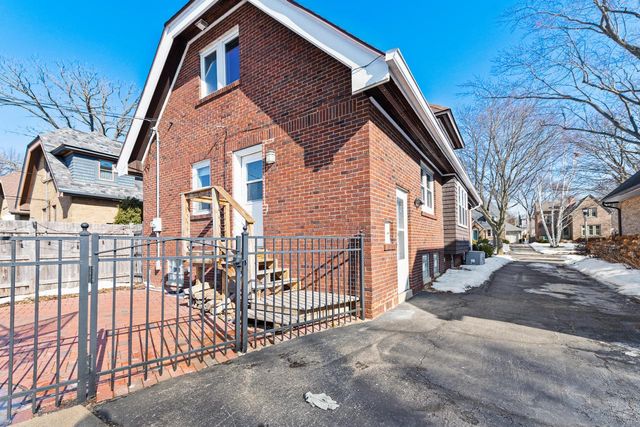 4639 N Larkin STREET, Whitefish Bay, WI 53211