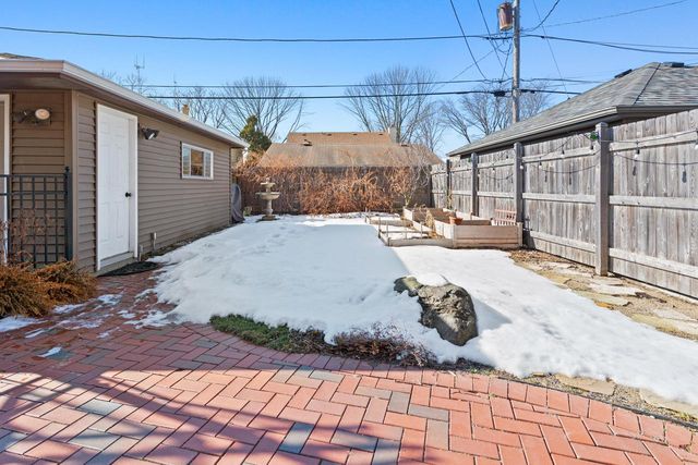 4639 N Larkin STREET, Whitefish Bay, WI 53211