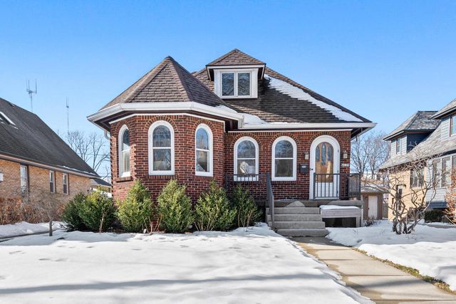 4639 N Larkin STREET, Whitefish Bay, WI 53211