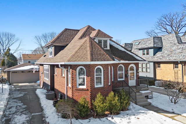 4639 N Larkin STREET, Whitefish Bay, WI 53211