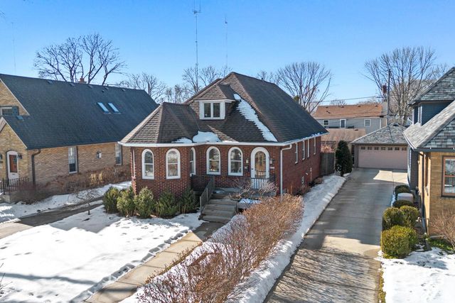 4639 N Larkin STREET, Whitefish Bay, WI 53211