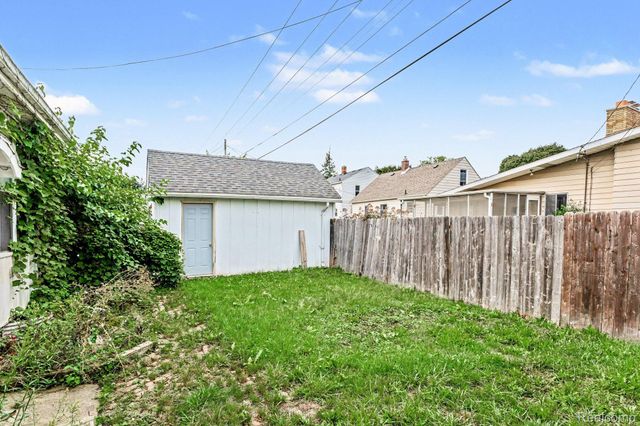 2409 E Court Street, Flint, MI 48503
