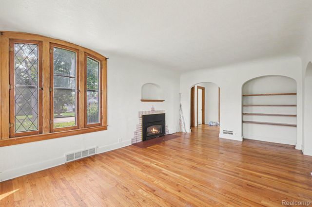 2409 E Court Street, Flint, MI 48503