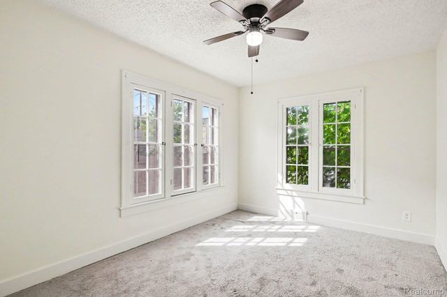 2409 E Court Street, Flint, MI 48503