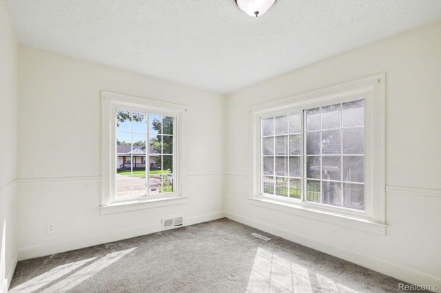 2409 E Court Street, Flint, MI 48503