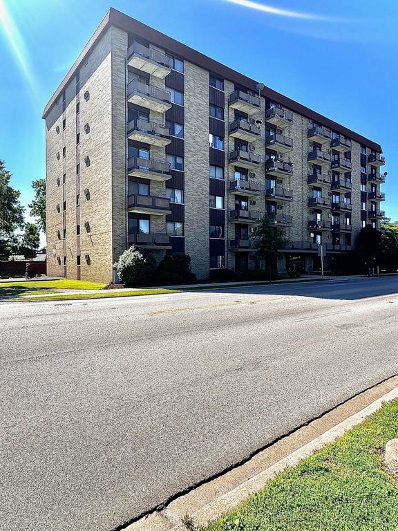 850 Des Plaines Avenue 409, Forest Park, IL 60130