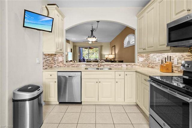 8103 Woodridge Pointe DR, Fort Myers, FL 33912