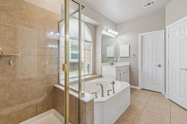 11901 Summerwind Drive, Fort Worth, TX 76244