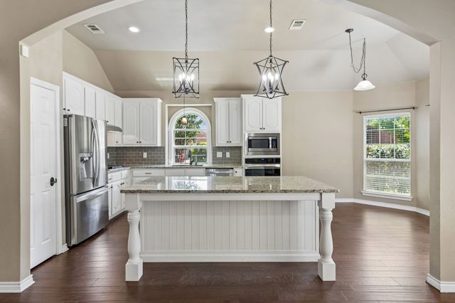 11901 Summerwind Drive, Fort Worth, TX 76244