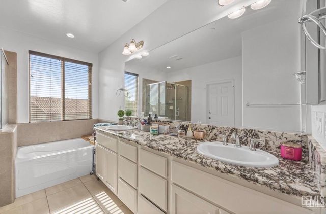 826 Jacob Creek Drive, Bakersfield, CA 93314