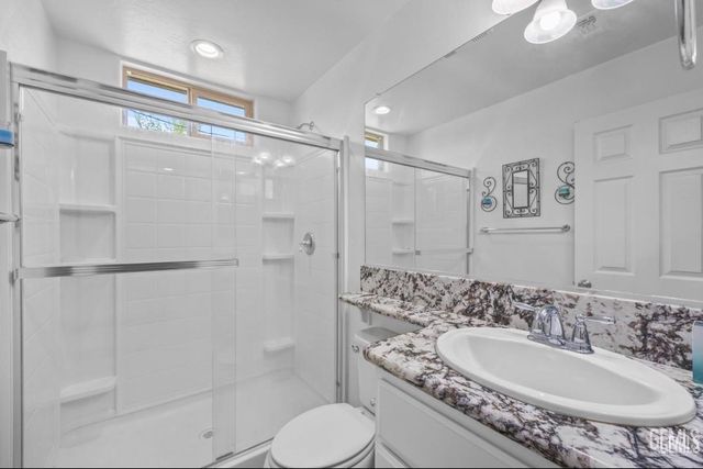 826 Jacob Creek Drive, Bakersfield, CA 93314