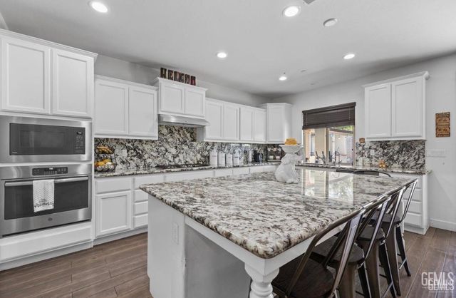 826 Jacob Creek Drive, Bakersfield, CA 93314