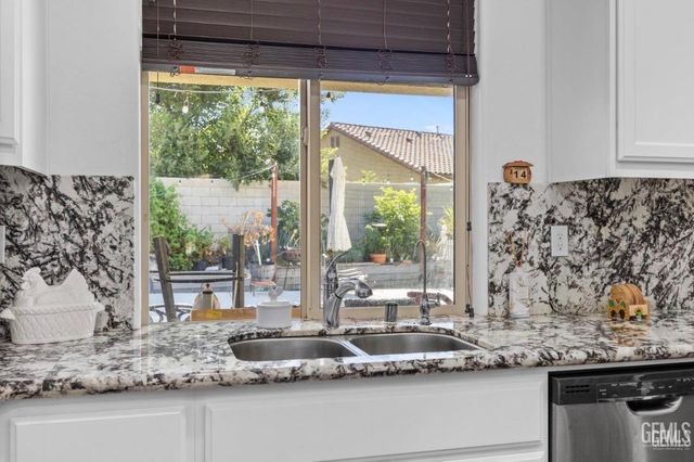 826 Jacob Creek Drive, Bakersfield, CA 93314