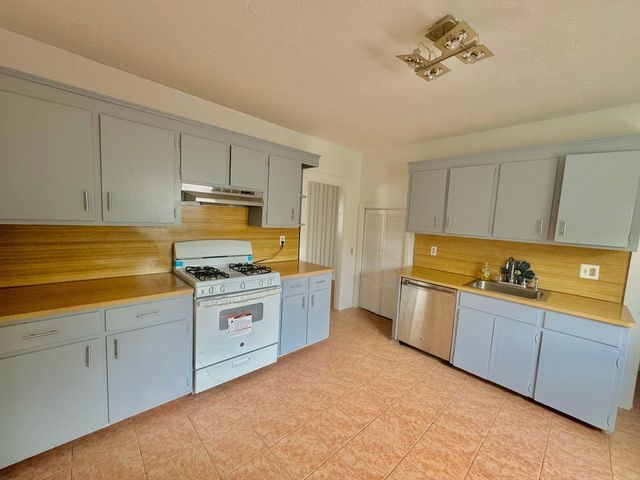 1-3 Nelson St 1, Quincy, MA 02168