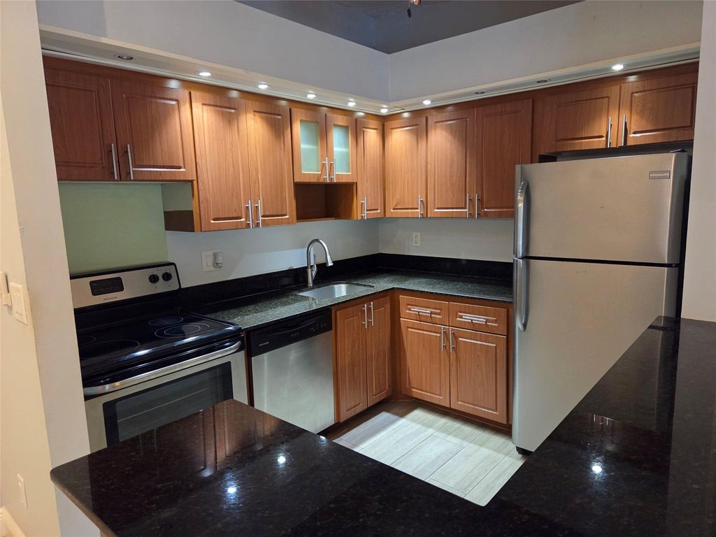 10403 E Clairmont Cir 209, Fort Lauderdale, FL 33321