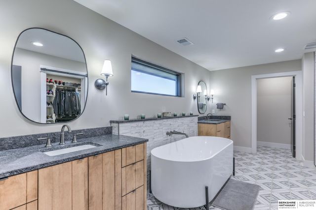 3319 S 212th Avenue, Elkhorn, NE 68022