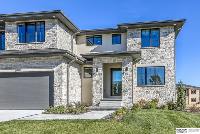 3319 S 212th Avenue, Elkhorn, NE 68022