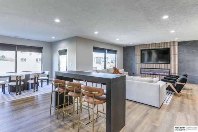 3319 S 212th Avenue, Elkhorn, NE 68022