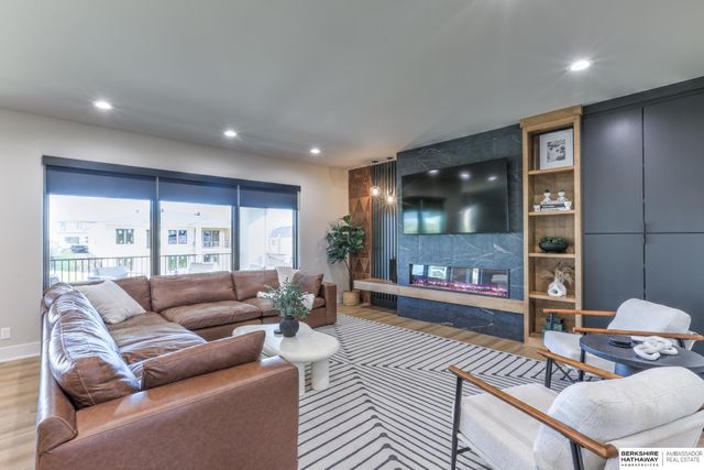 3319 S 212th Avenue, Elkhorn, NE 68022