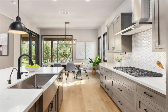 401 Barton Creek DR, Dripping Springs, TX 78620
