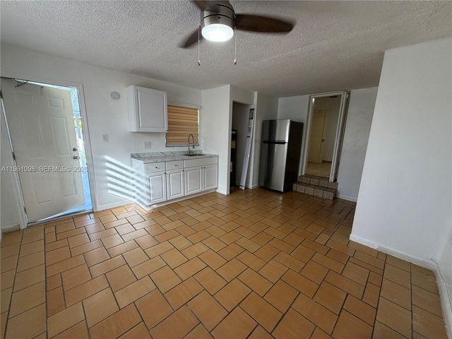 200 W 53rd Ter, Hialeah, FL 33012